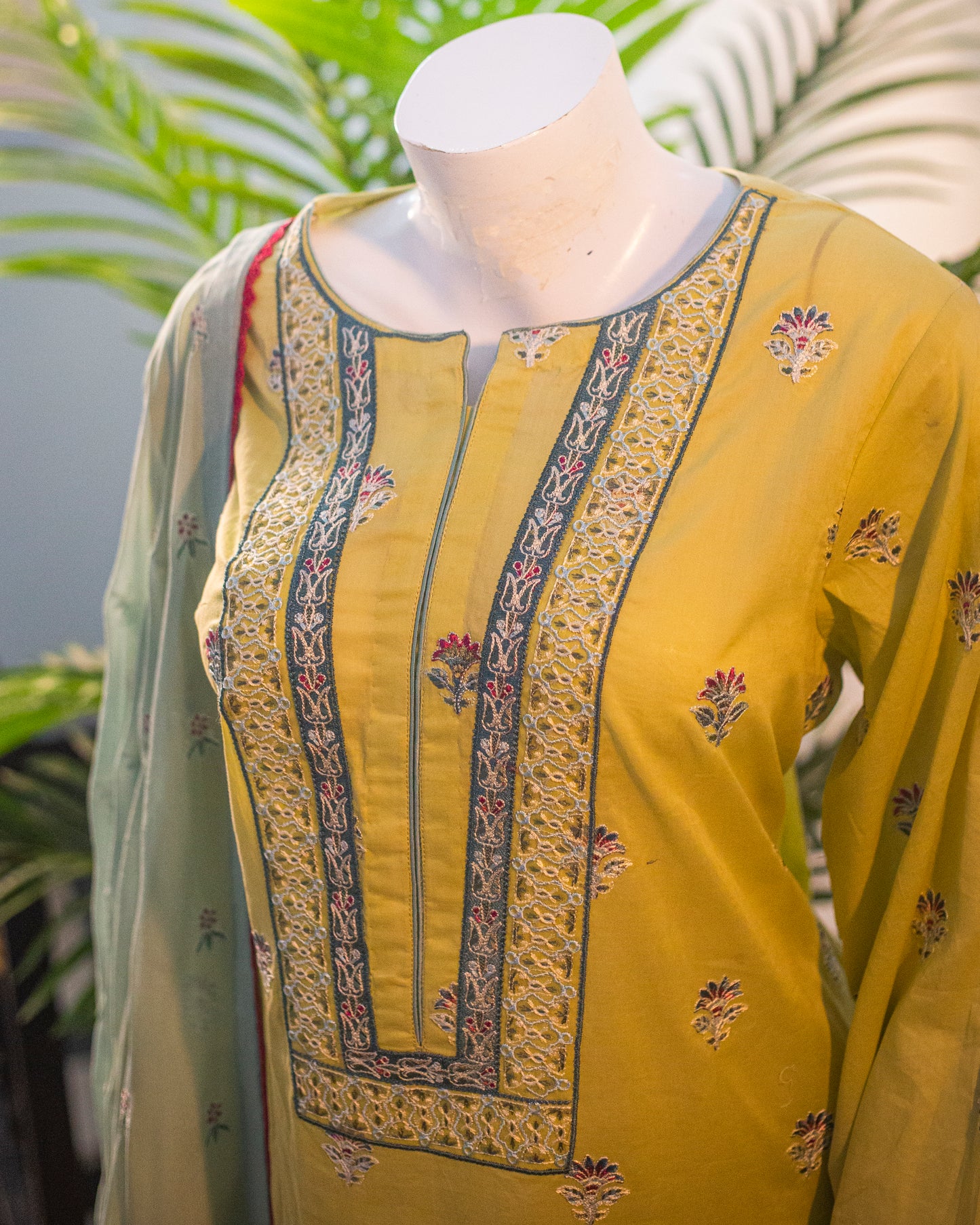 🌿 Jungle Theme Collection – Qalamkar 3-Piece Embroidered Set (Light Green, Large) - JT05