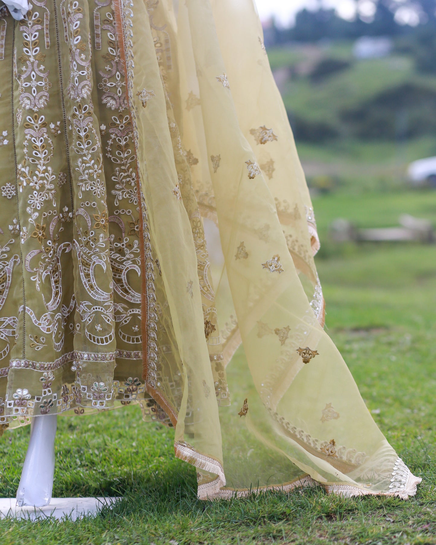 Laamana Collection – Afrozeh Embroidered 2-Piece Maxi Set in Light Mustard (Medium) LA40