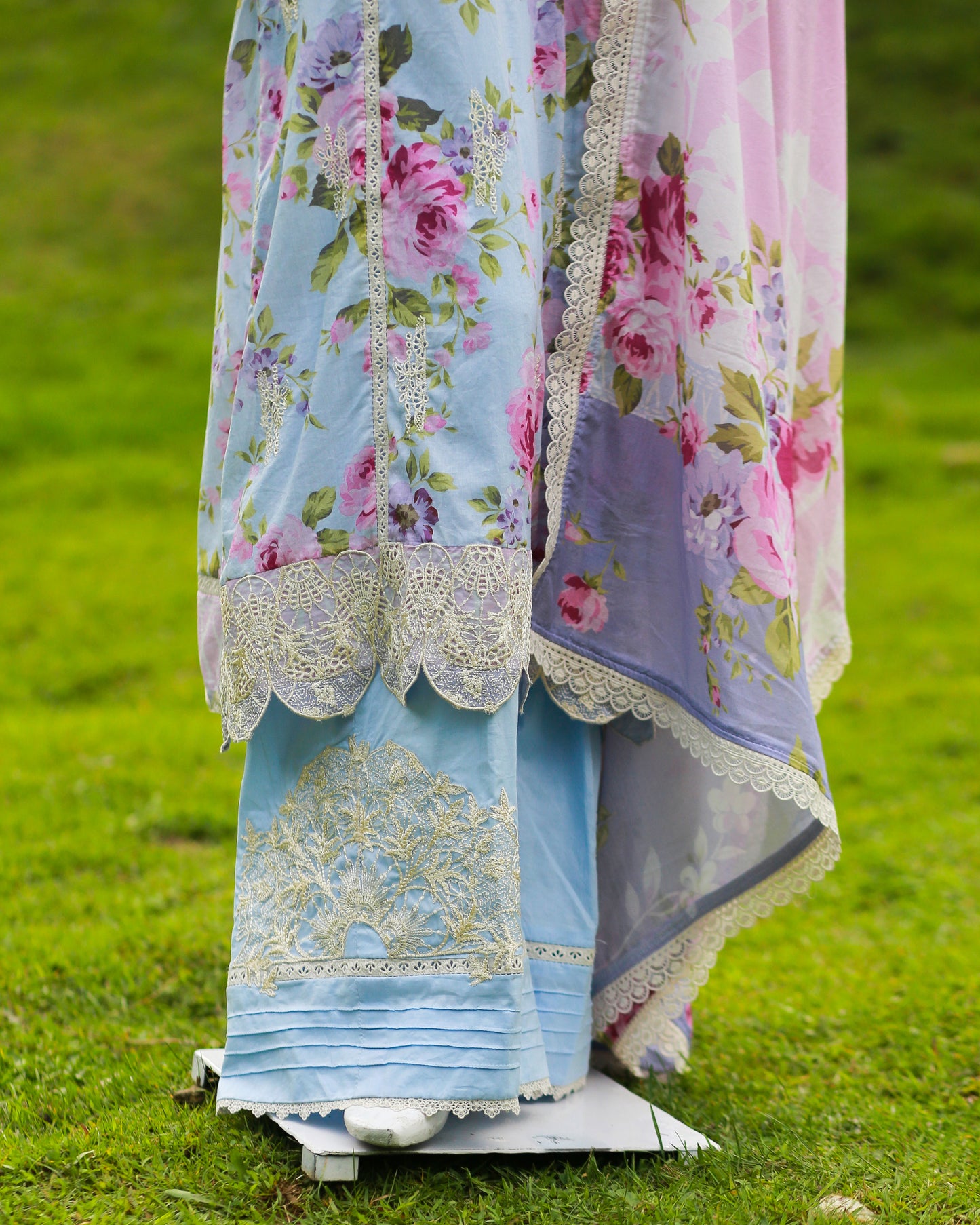 Laamana Collection – Elaf 3-Piece Light Blue Embroidered Lawn Suit (Size M) LE35
