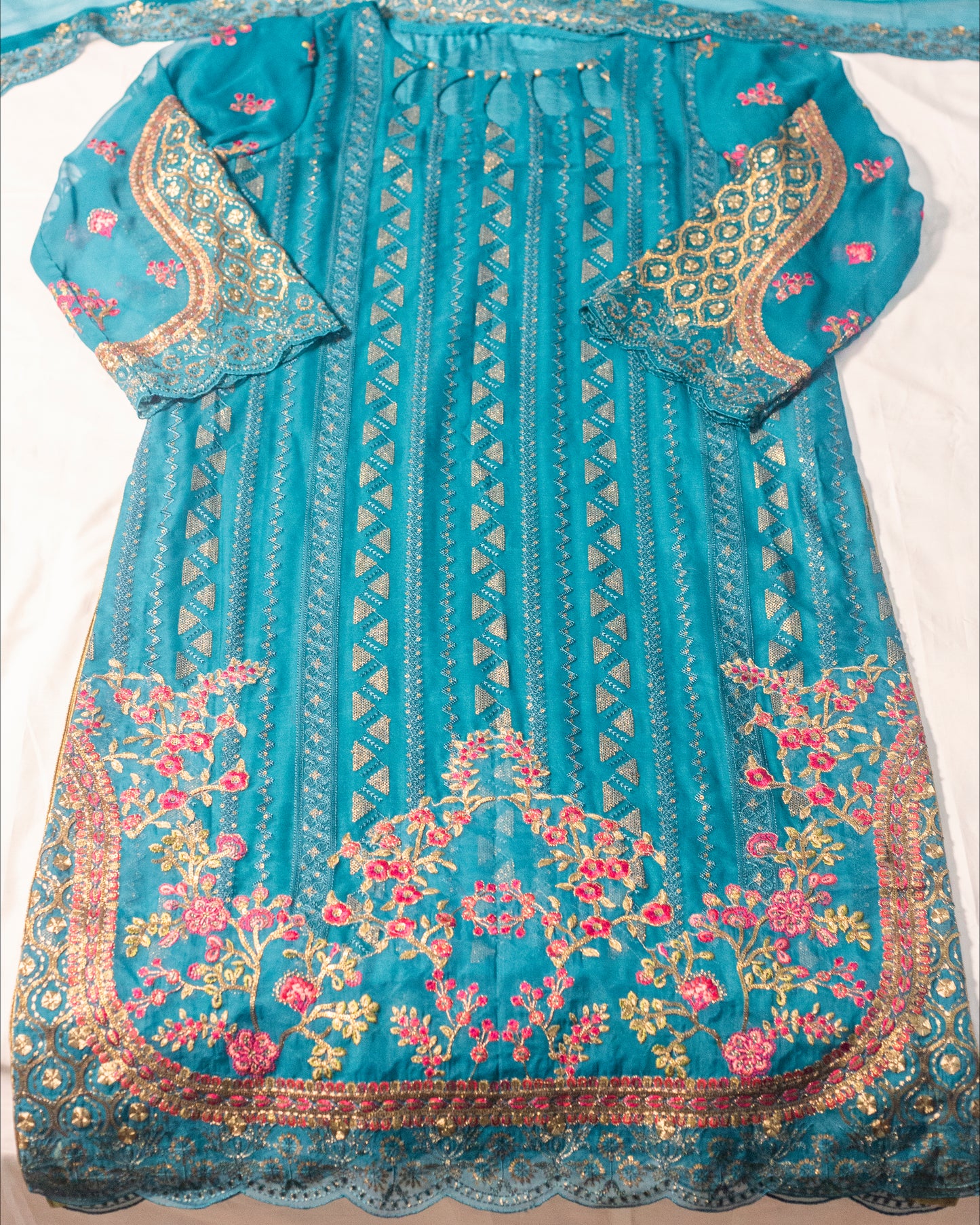 ✨ Jungle Theme Collection – Charizma 3-Piece Luxury Ensemble (Zinc, Large) - Code: JT04