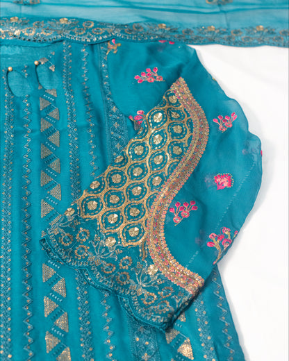 ✨ Jungle Theme Collection – Charizma 3-Piece Luxury Ensemble (Zinc, Large) - Code: JT04