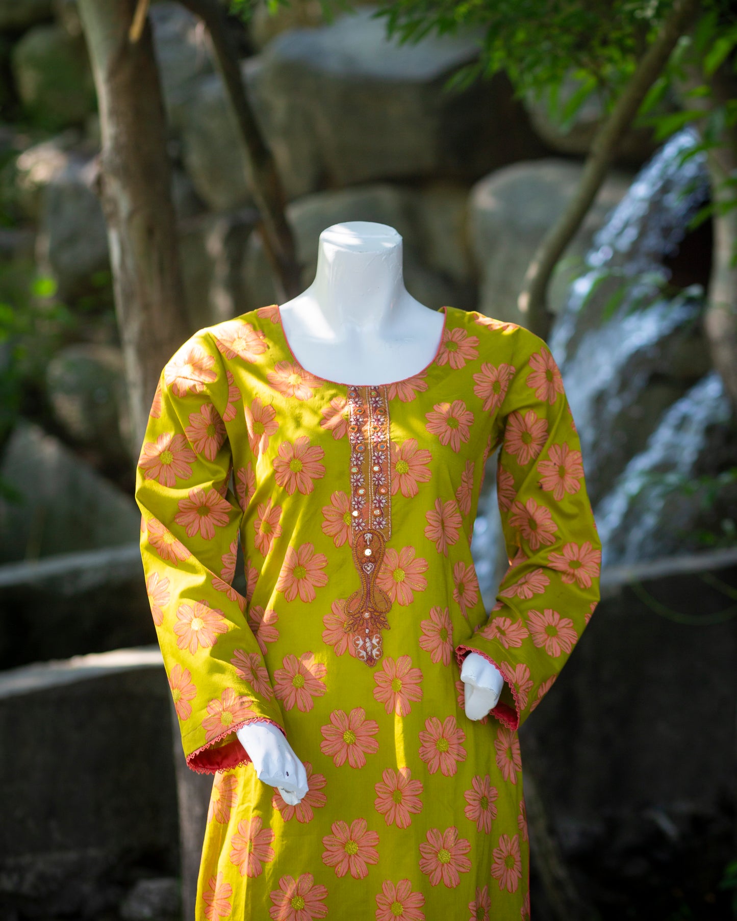 Bobrai Collection – 2-Piece Embossed Lawn Set in Mehndi Green