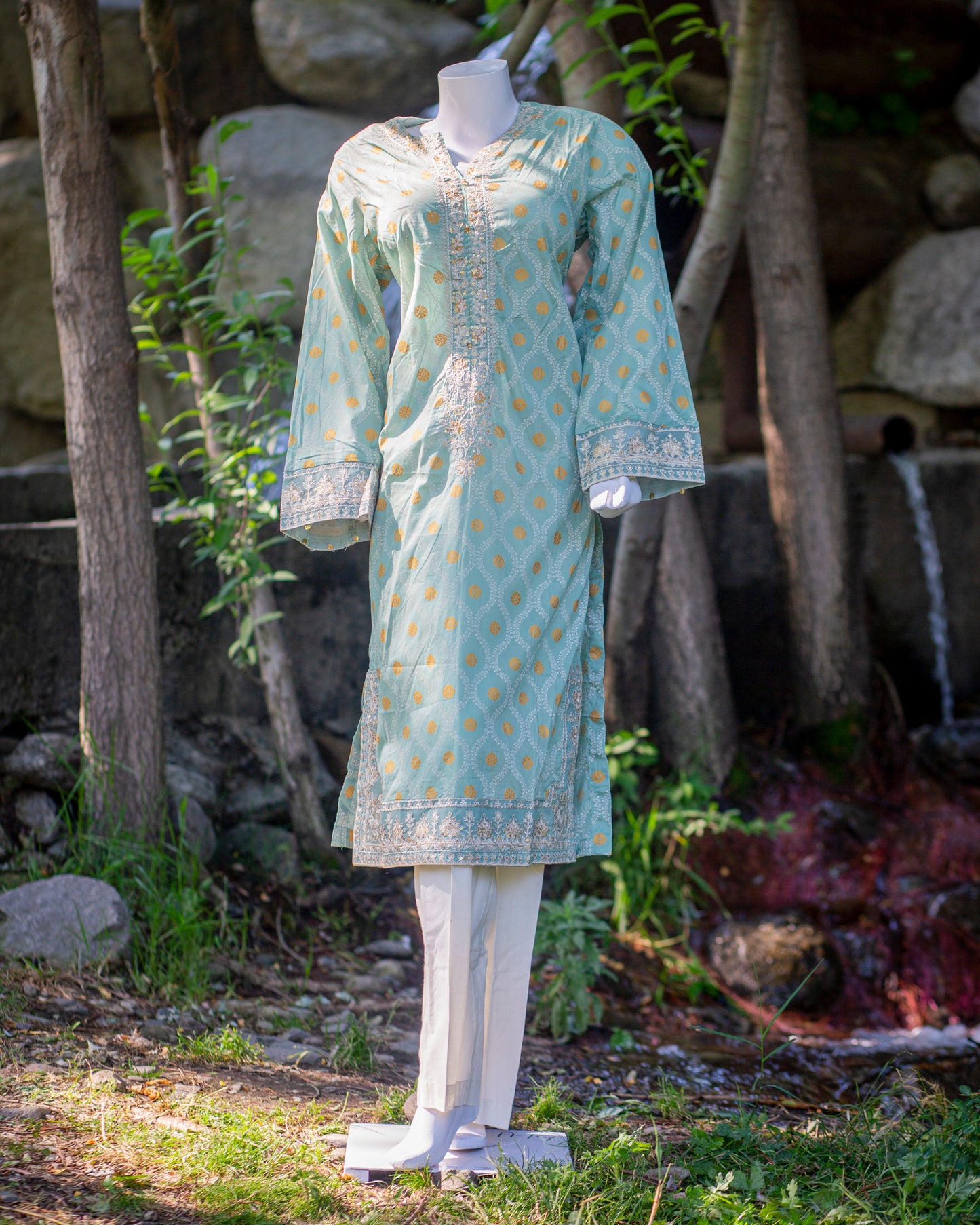 Bobrai Collection – Sapphire Lawn 2-Piece Embossed & Embroidered Set in Light Green