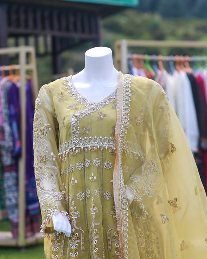 Laamana Collection – Afrozeh Embroidered 2-Piece Maxi Set in Light Mustard (Medium) LA40