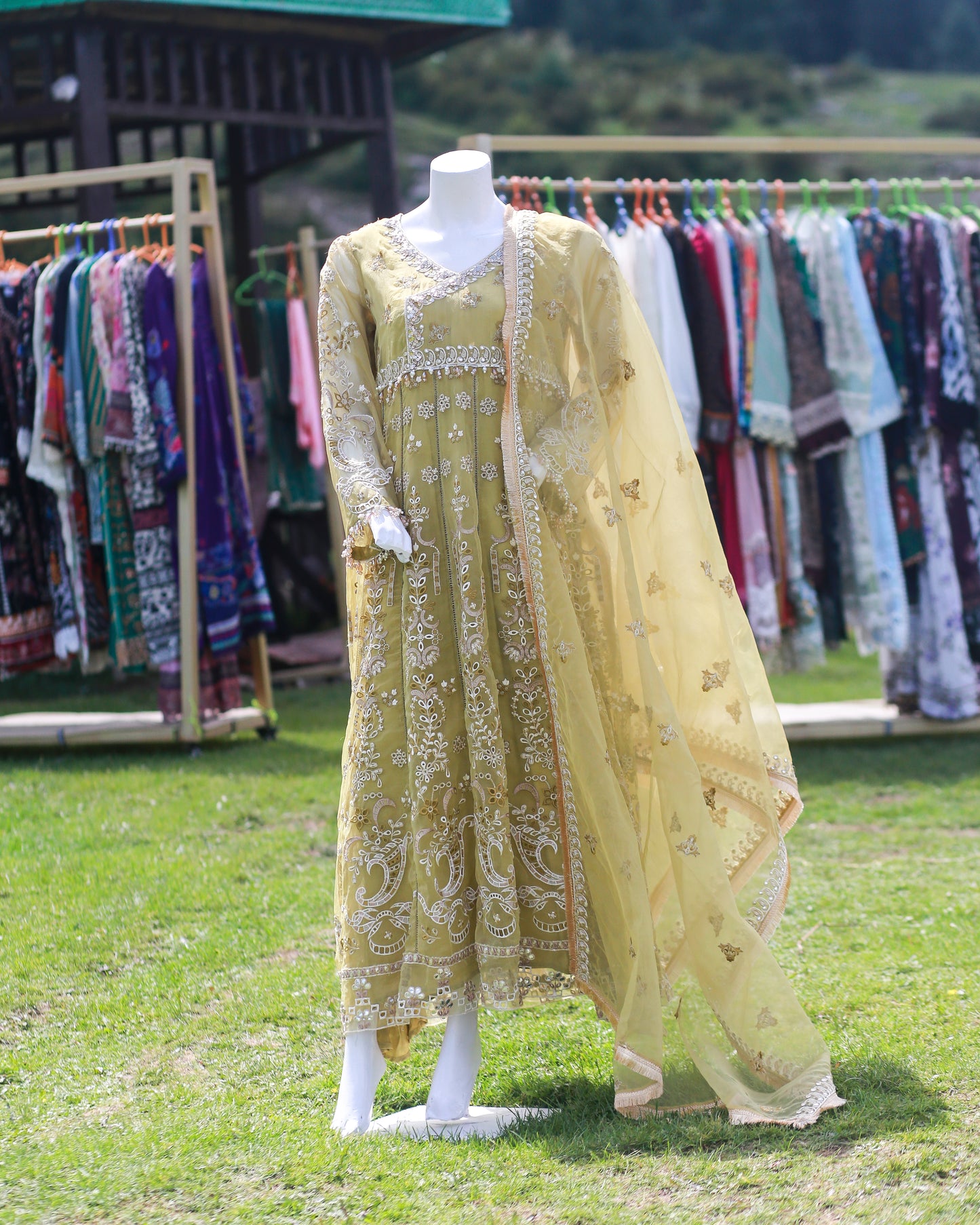 Laamana Collection – Afrozeh Embroidered 2-Piece Maxi Set in Light Mustard (Medium) LA40