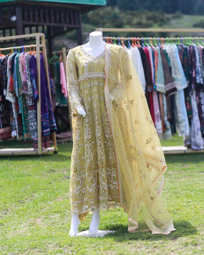 Laamana Collection – Afrozeh Embroidered 2-Piece Maxi Set in Light Mustard (Medium) LA40