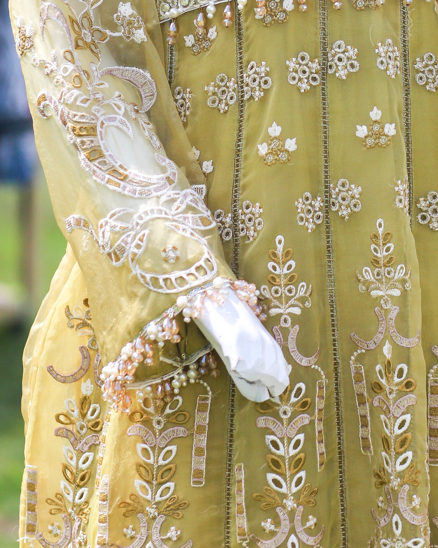 Laamana Collection – Afrozeh Embroidered 2-Piece Maxi Set in Light Mustard (Medium) LA40