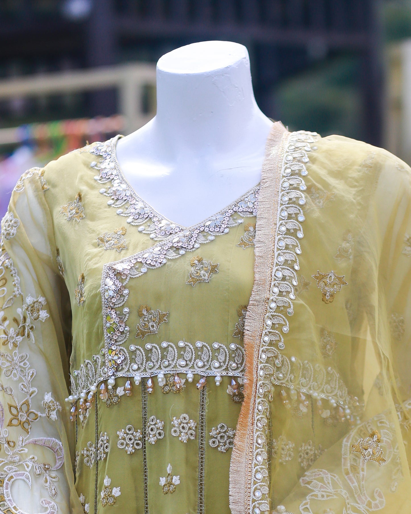 Laamana Collection – Afrozeh Embroidered 2-Piece Maxi Set in Light Mustard (Medium) LA40