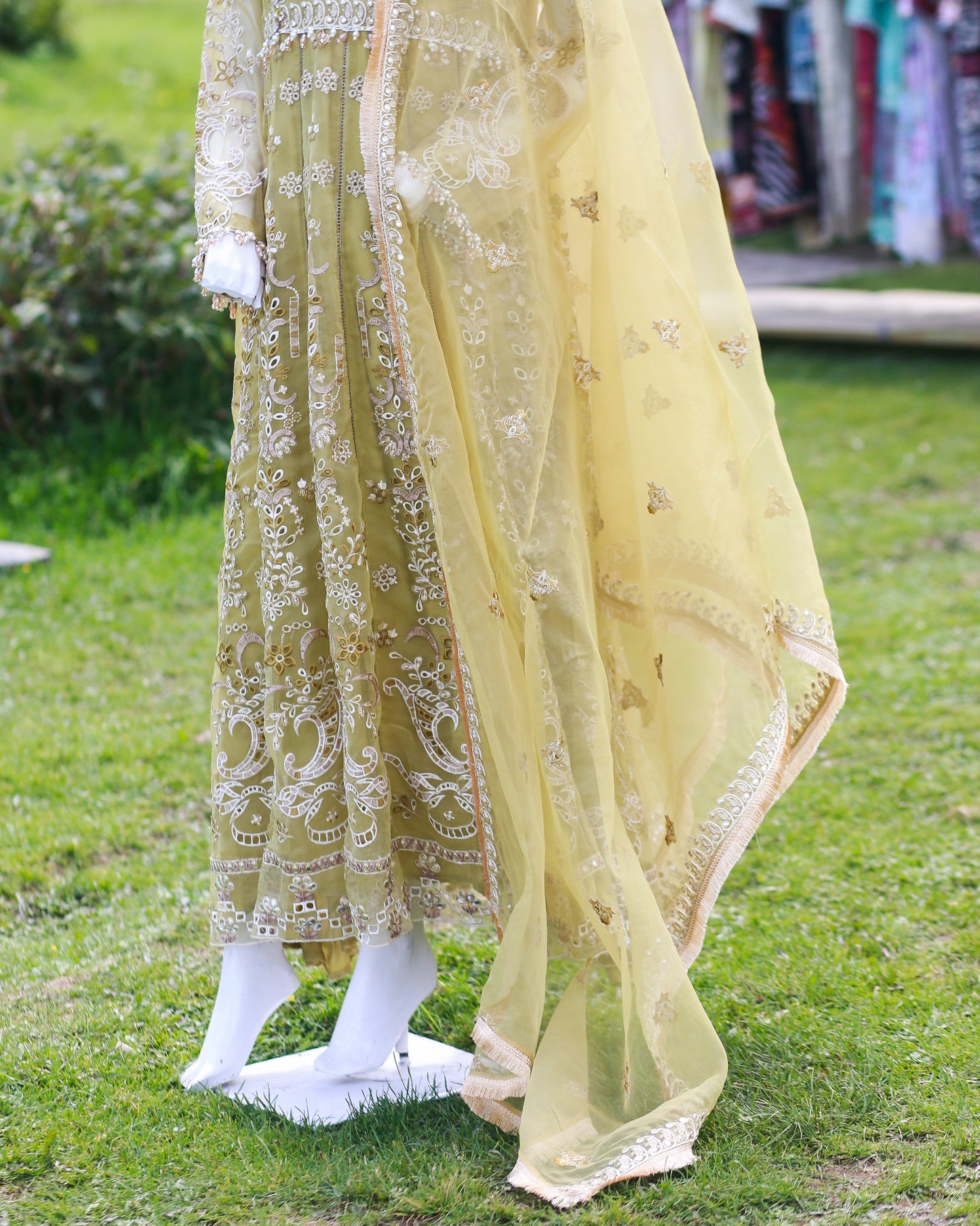 Laamana Collection – Afrozeh Embroidered 2-Piece Maxi Set in Light Mustard (Medium) LA40