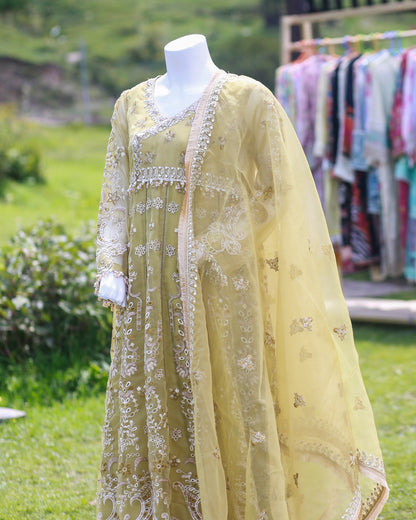 Laamana Collection – Afrozeh Embroidered 2-Piece Maxi Set in Light Mustard (Medium) LA40