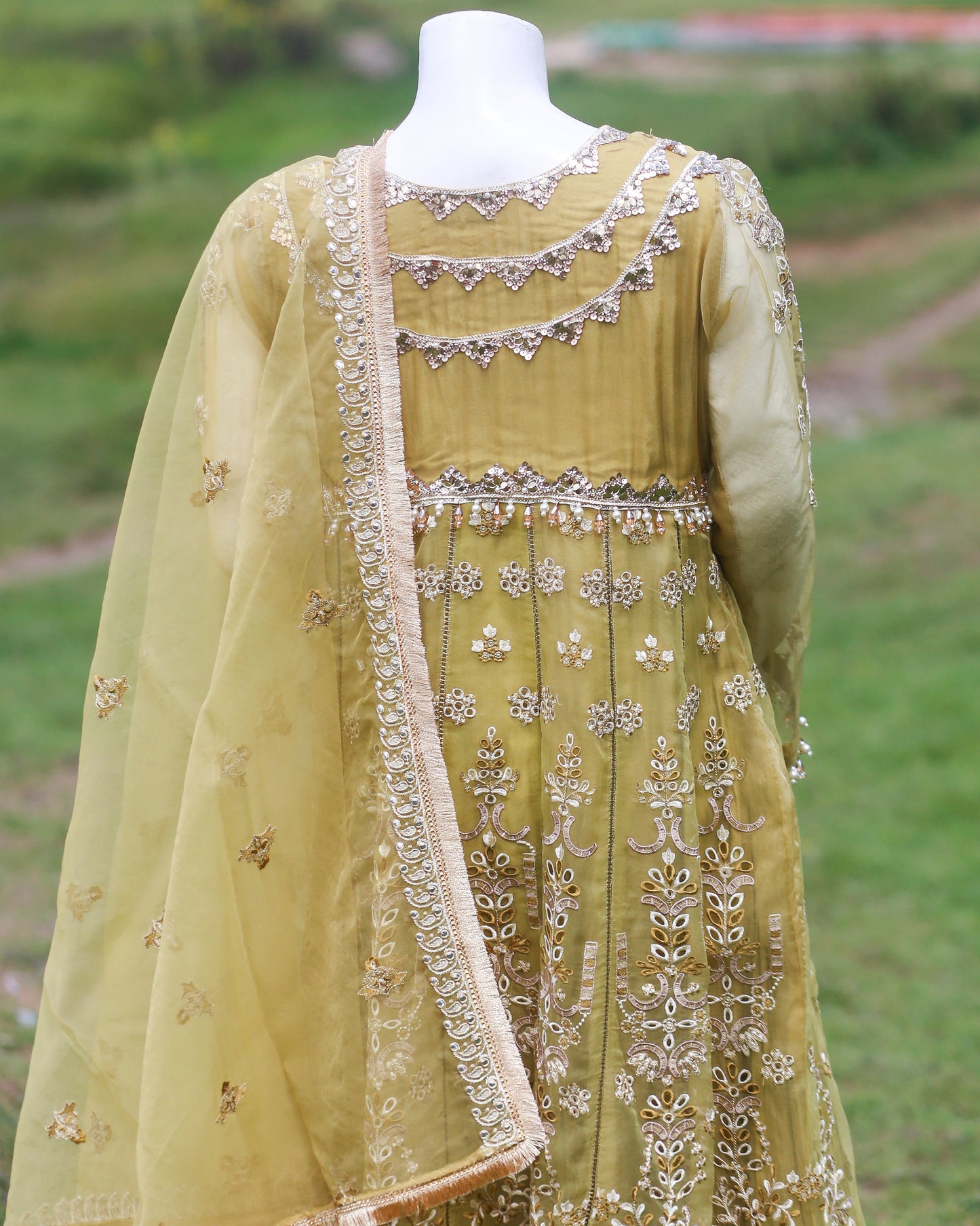 Laamana Collection – Afrozeh Embroidered 2-Piece Maxi Set in Light Mustard (Medium) LA40