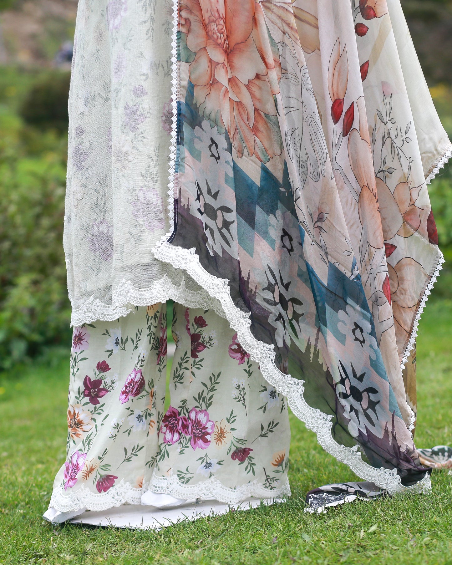 Laamana Collection – 4-Piece Baroque Lawn & Net Formal Set in Light Green (Large) - LB42