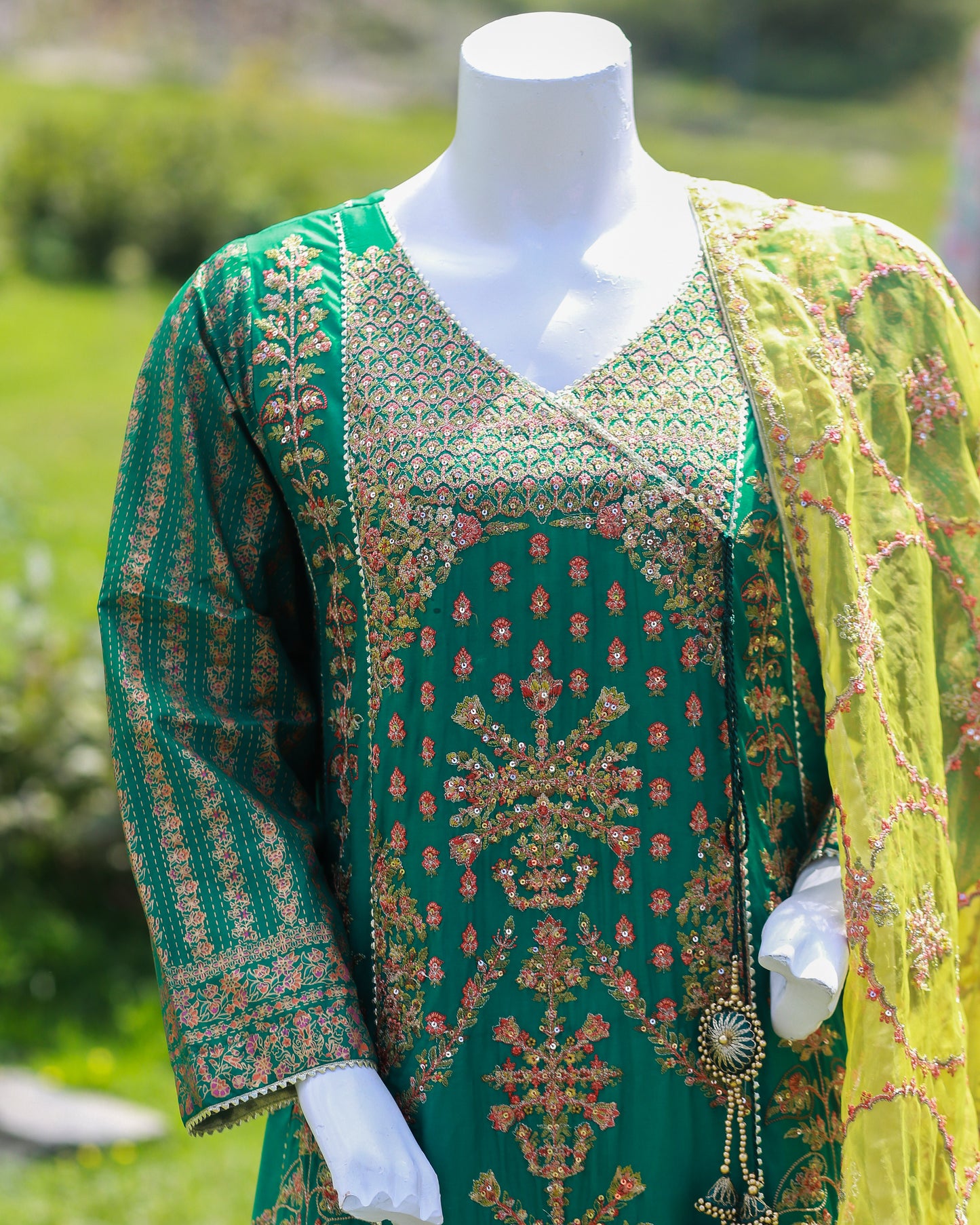 Laamana Collection – Hussain Rehar Luxury Lawn 3-Piece in Green (Medium) LH38