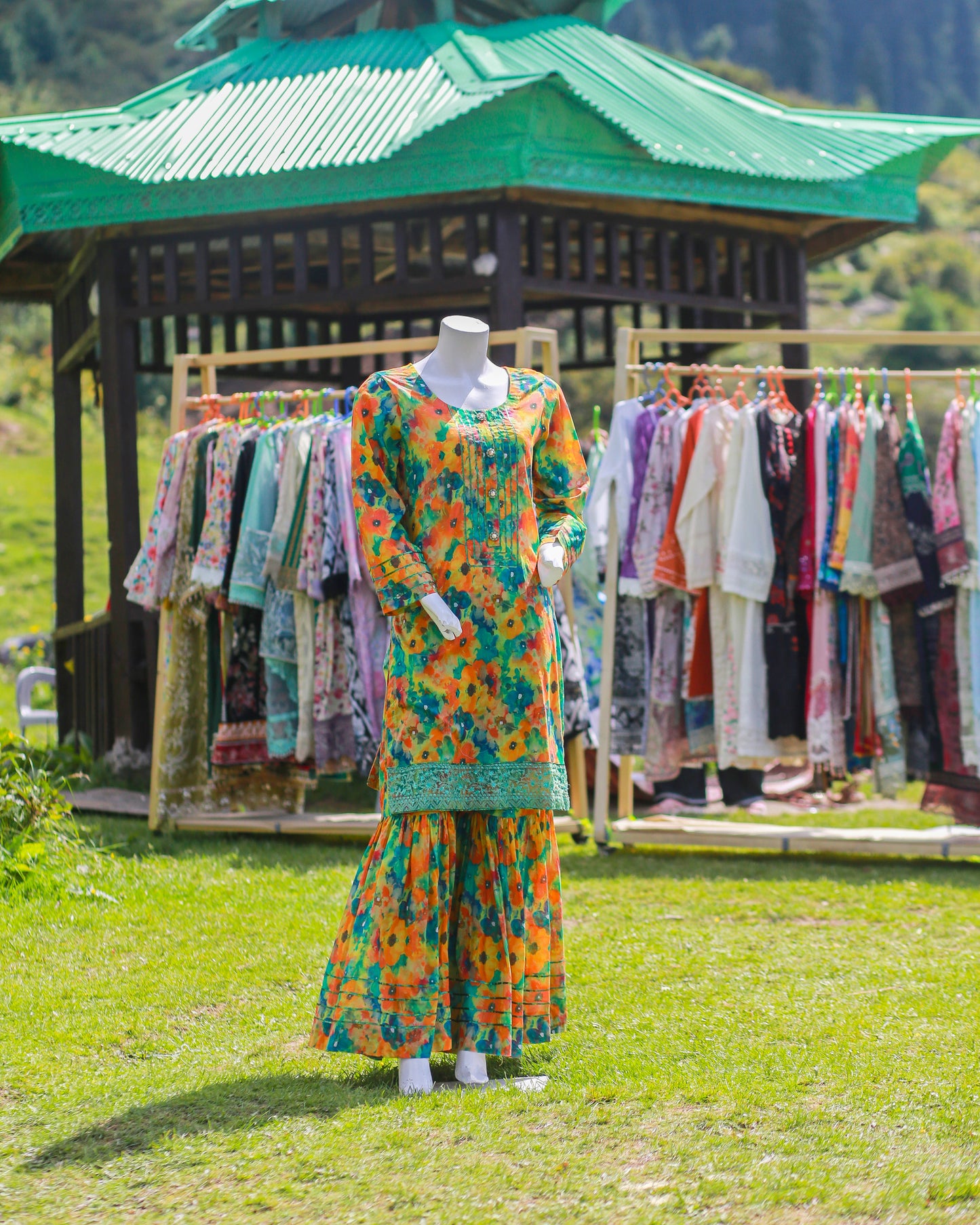 Laamana Collection – Ethnic Lawn 2-Piece Floral Ensemble (Small & Medium) - LE43