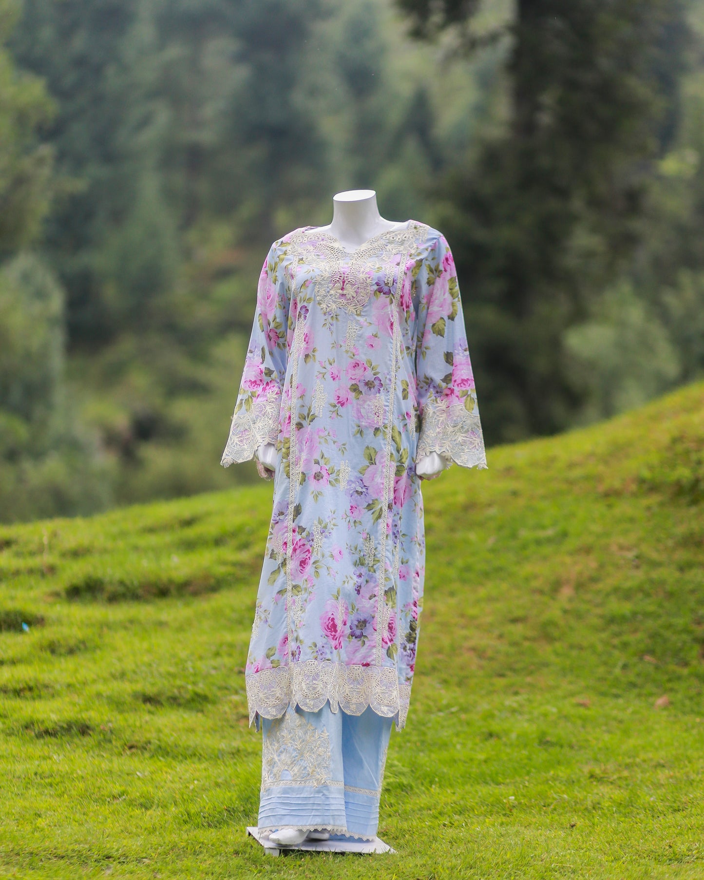 Laamana Collection – Elaf 3-Piece Light Blue Embroidered Lawn Suit (Size M) LE35