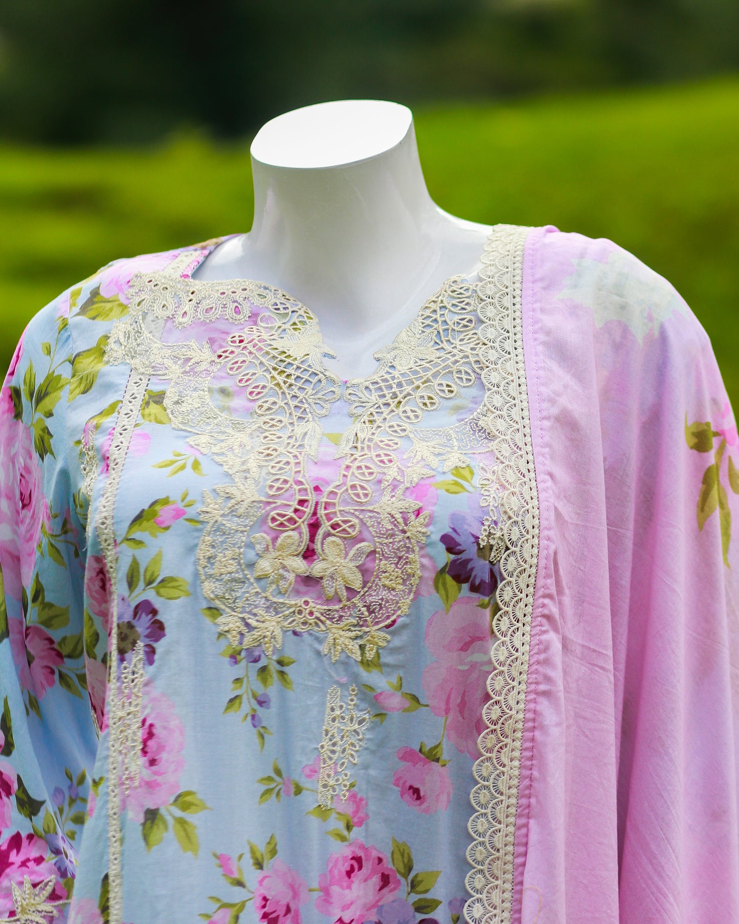 Laamana Collection – Elaf 3-Piece Light Blue Embroidered Lawn Suit (Size M) LE35