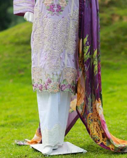 Laamana Collection – Zaha 3-Piece Embroidered Lawn Suit in Mauve (Small) LZ36